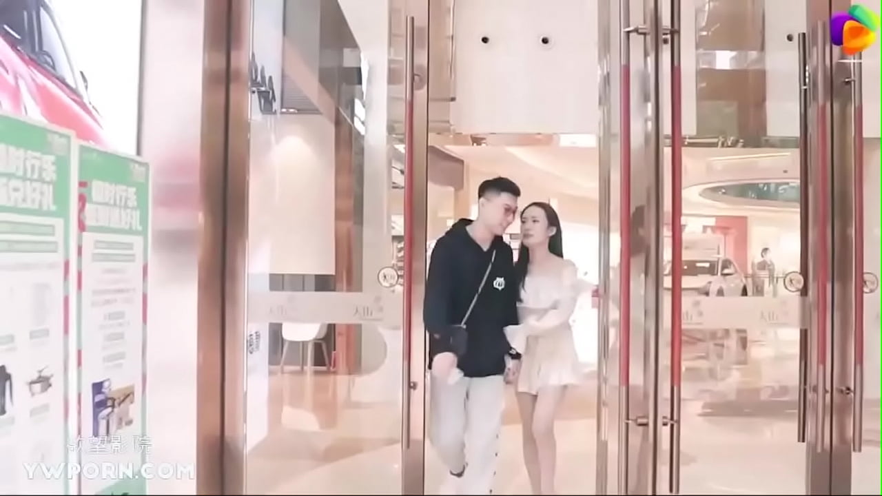 Kiều nữ chân dài làm sugar baby với anh đại gia chim to